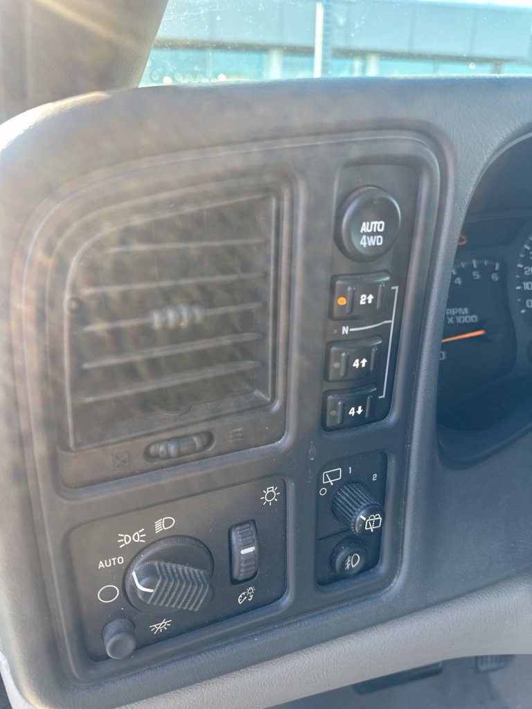 Used 2004 Chevrolet Tahoe LT w/ LT Preferred Equipment Group AWD/4WD image 14