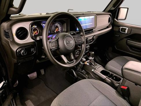 Used 2025 Jeep Gladiator Sport AWD/4WD image 12