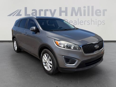 Used 2018 Kia Sorento FWD image 7