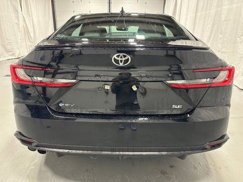 Used 2025 Toyota Camry SE image 6