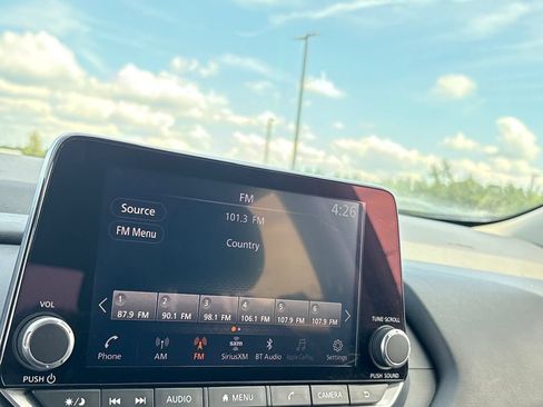 Used 2024 Nissan Rogue SV FWD image 12