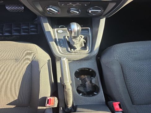 Used 2015 Volkswagen Jetta SE FWD image 17