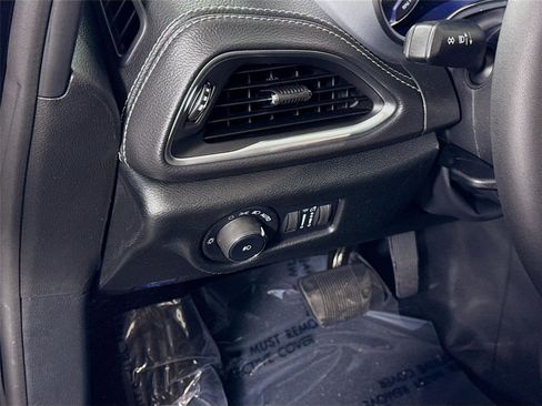 New 2026 Chrysler Pacifica Limited FWD image 4