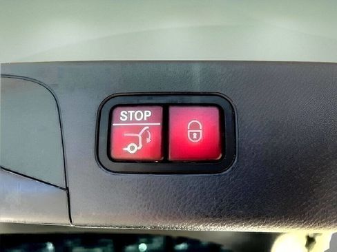 Used 2020 Mercedes-Benz GLC 300 4MATIC image 19