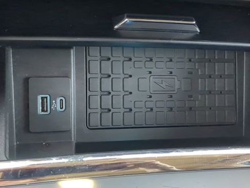 Used 2024 Ford Expedition XLT RWD image 28