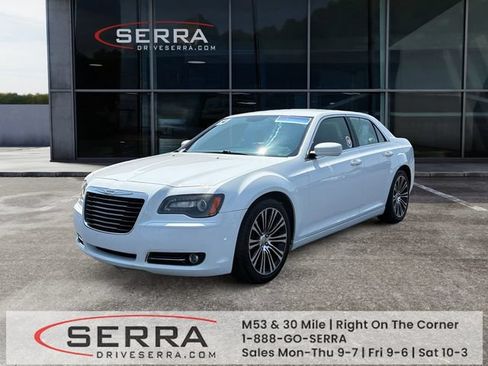 Used 2014 Chrysler 300 S RWD image 1