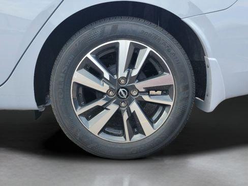 New 2025 Nissan Versa SV w/ Trunk Package FWD image 32