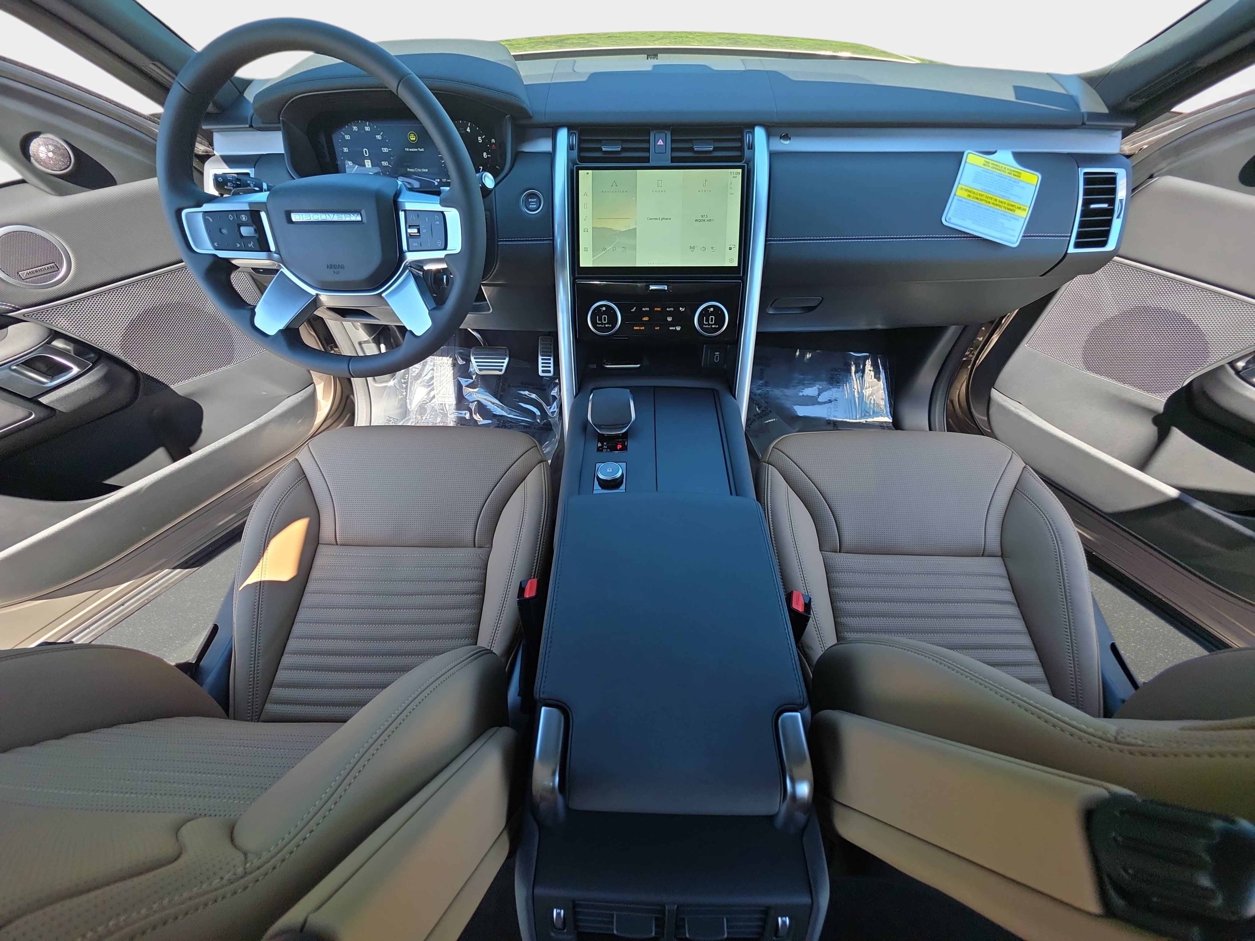 New 2026 Land Rover Discovery Dynamic SE AWD/4WD image 9