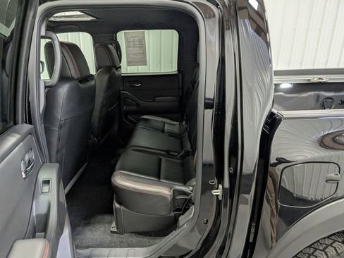 Used 2023 Nissan Frontier PRO-4X w/ Pro-4X Premium Package image 11