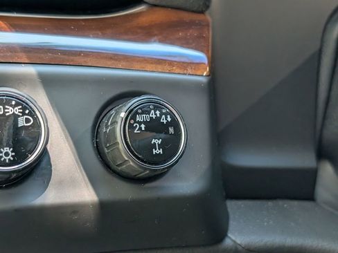 Used 2019 Cadillac Escalade Luxury AWD/4WD image 27