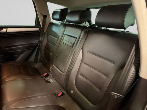 Used 2013 Volkswagen Touareg Sport image 22