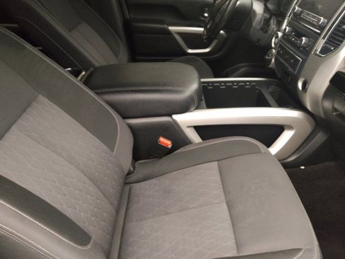 Used 2021 Nissan Titan SV w/ SV Convenience Package AWD/4WD image 21