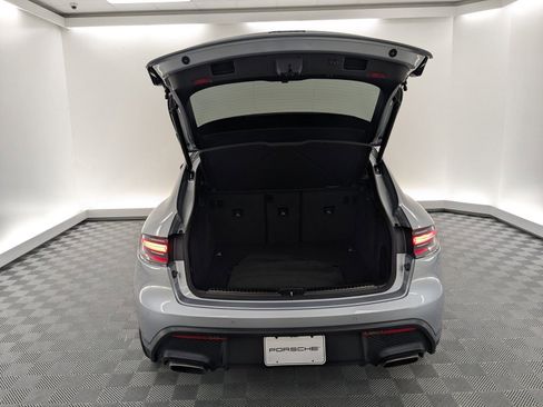 Certified 2025 Porsche Macan image 11