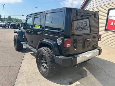 Used 2015 Jeep Wrangler Unlimited Sahara w/ Connectivity Group AWD/4WD image 7