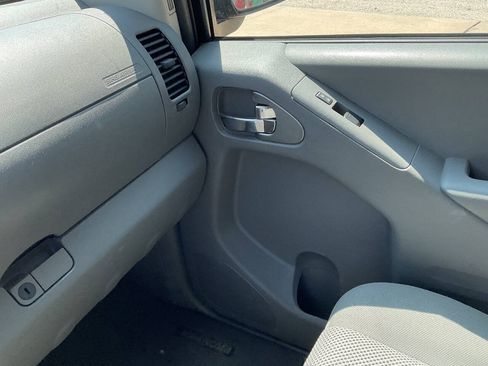 Used 2016 Nissan Frontier SV RWD image 14