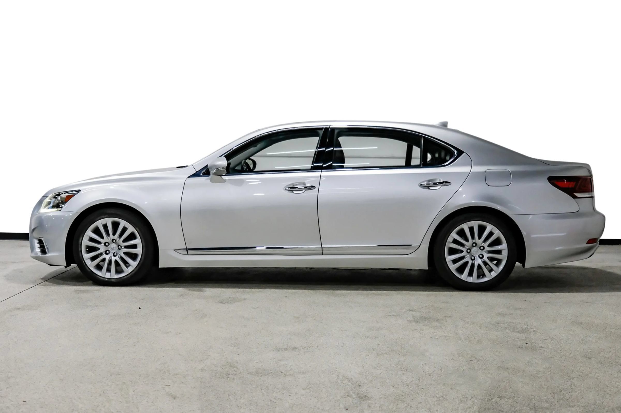 Used 2015 Lexus LS 460 L RWD image 9
