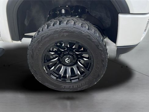 Used 2022 GMC Sierra 3500 Denali w/ Technology Package AWD/4WD image 21