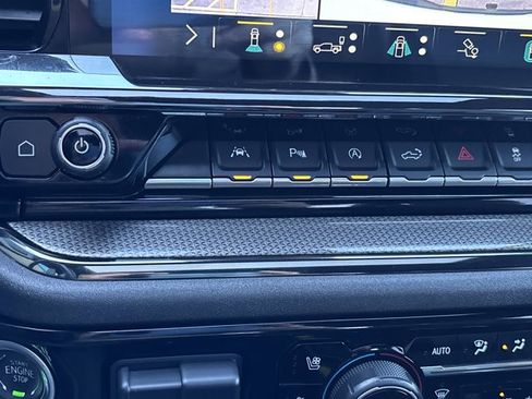 Used 2023 Chevrolet Silverado 1500 ZR2 w/ Technology Package image 38