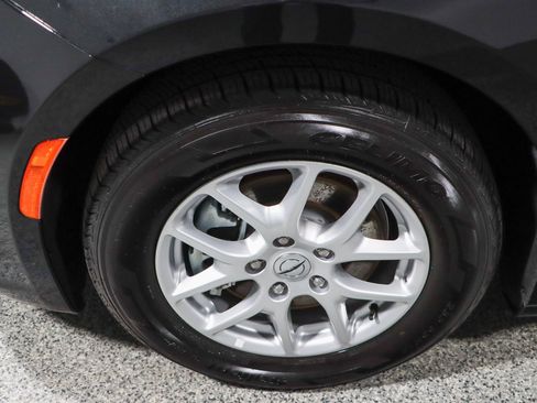 Used 2023 Chrysler Pacifica Touring-L FWD image 11