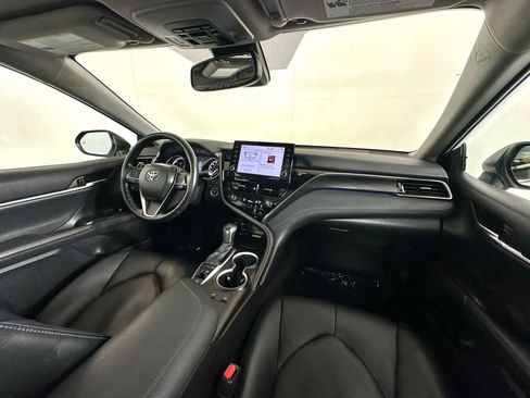 Used 2022 Toyota Camry XLE w/ Cold Weather Package FWD image 2