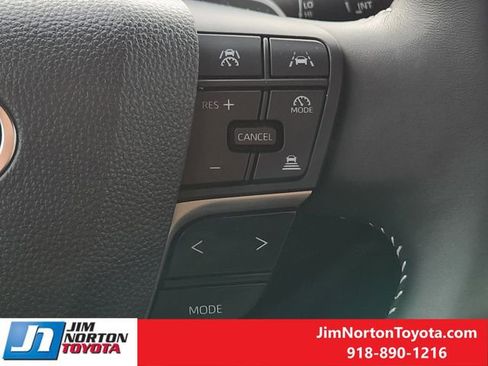 Used 2025 Toyota Camry SE image 31