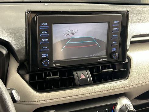 Used 2022 Toyota RAV4 XLE image 18