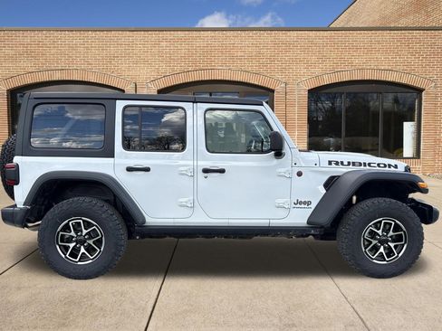 Used 2026 Jeep Wrangler Unlimited Rubicon AWD/4WD image 2