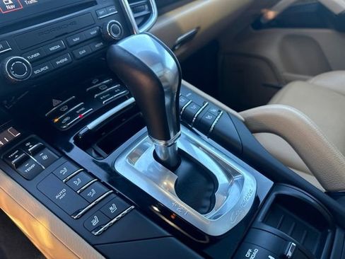 Used 2018 Porsche Cayenne Platinum Edition image 24