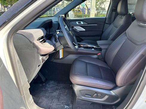 New 2026 Ford Explorer Platinum image 19