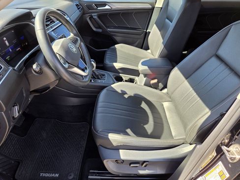 Used 2022 Volkswagen Tiguan SE image 10