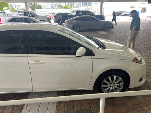Used 2019 Toyota Corolla LE FWD image 10