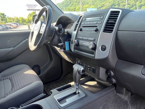 Used 2012 Nissan Frontier SV w/ SV Premium Utility Pkg AWD/4WD image 14