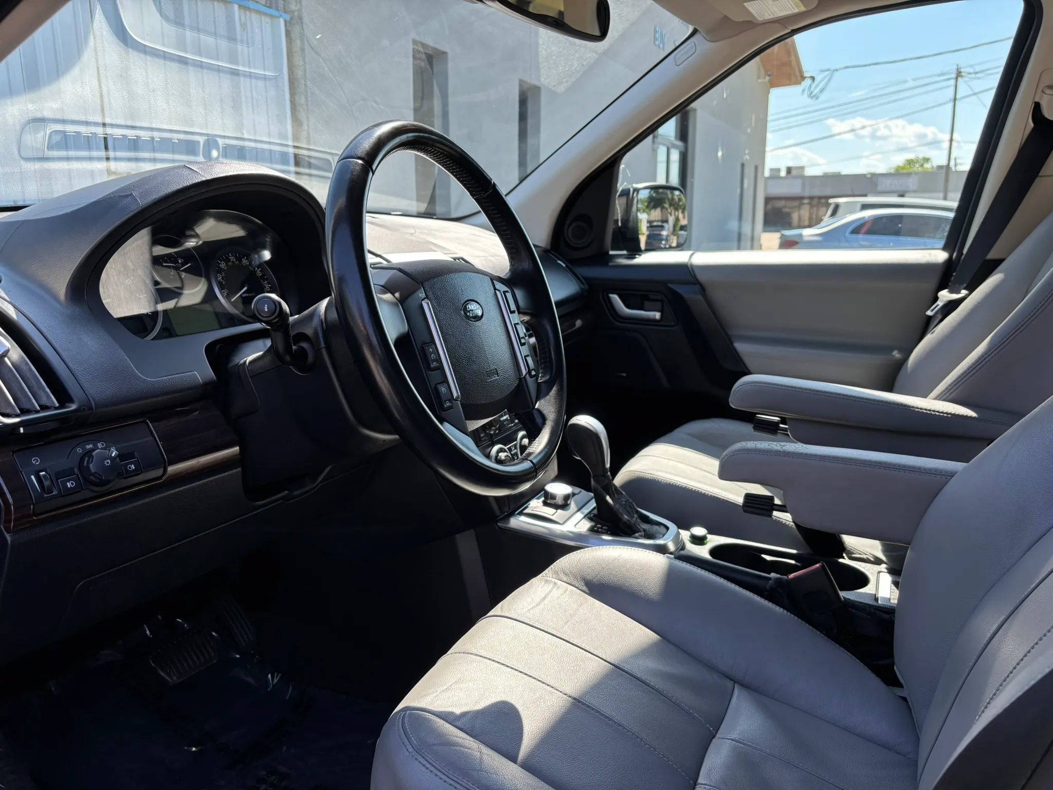 Used 2011 Land Rover LR2 HSE AWD/4WD image 17