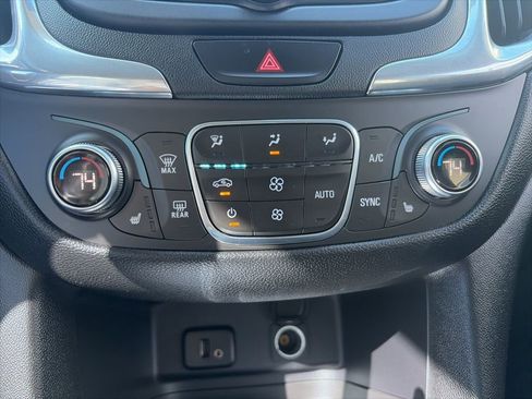 Used 2018 Chevrolet Equinox LT image 20