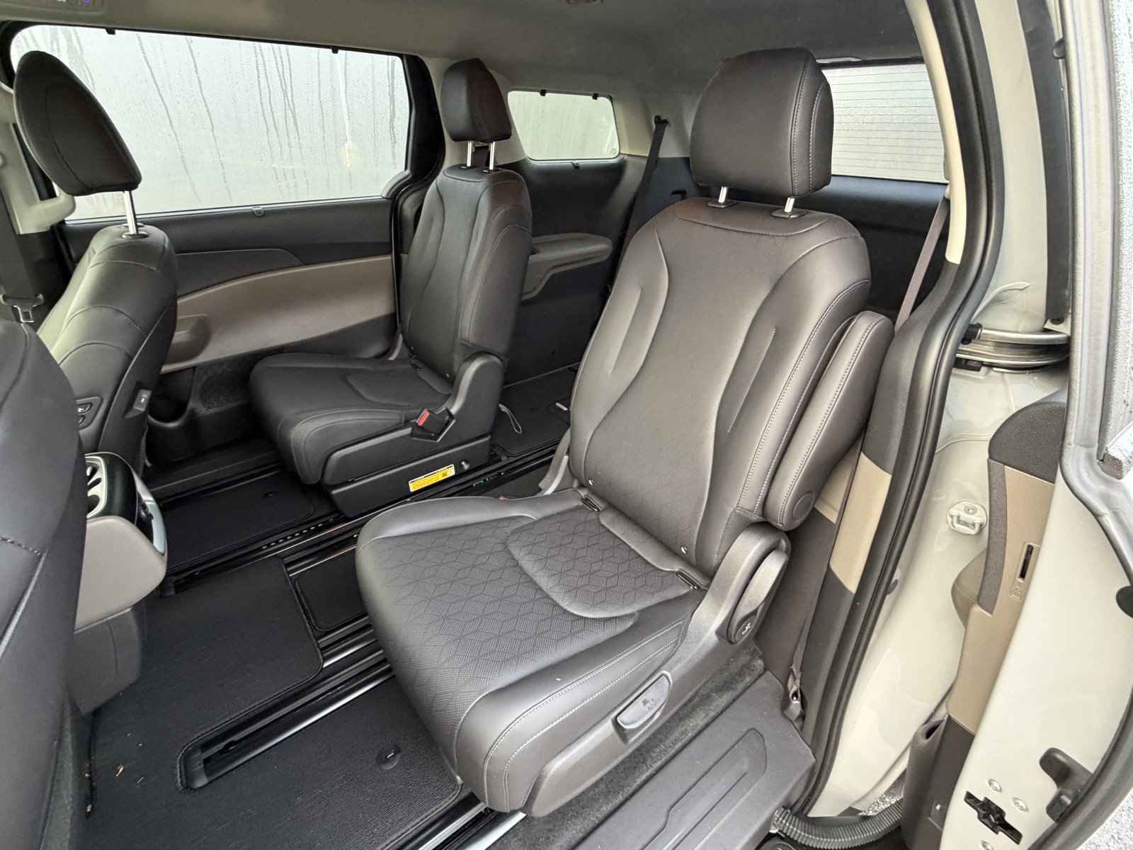 Used 2026 Kia Carnival EX FWD image 9