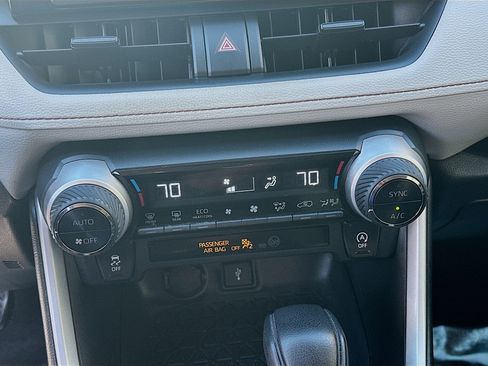 Used 2020 Toyota RAV4 XLE image 14