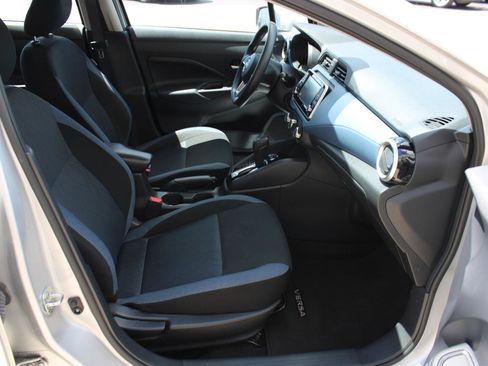 Used 2025 Nissan Versa SV FWD image 23