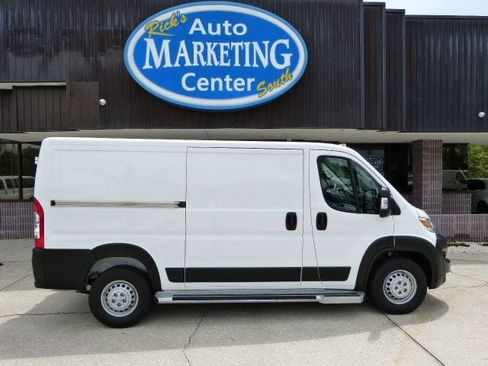 Used 2025 RAM ProMaster 2500 w/ U-Haul Equipment Group FWD image 4