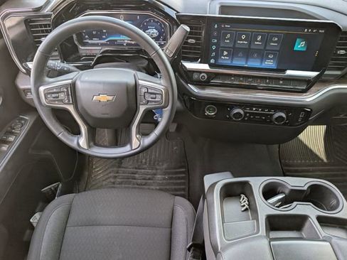 Used 2024 Chevrolet Silverado 1500 LT image 10