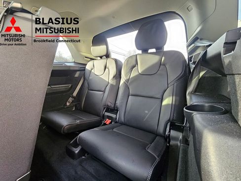 Used 2025 Volvo XC90 B6 Ultra w/ Protection Package Premier image 25