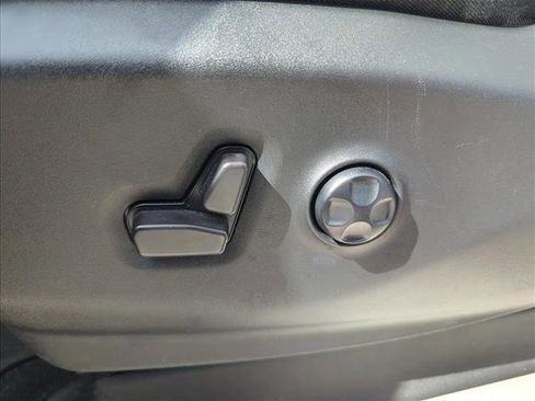 Used 2021 Chrysler Pacifica Touring-L image 25