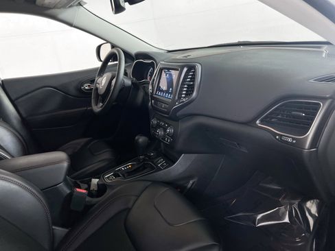 Used 2022 Jeep Cherokee Trailhawk w/ Technology Group B image 27