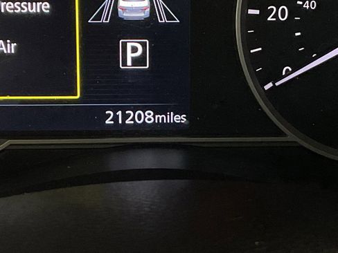 Used 2025 Nissan Versa SR image 35