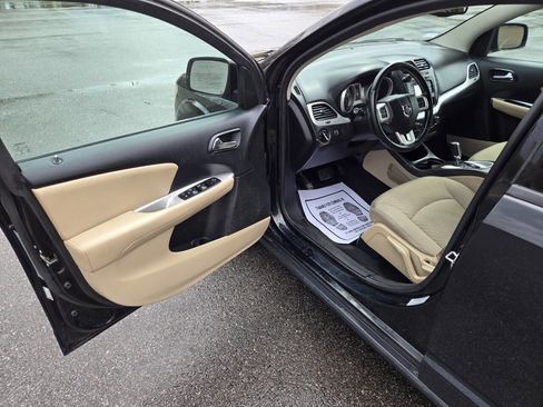 Used 2016 Dodge Journey SE w/ Flexible Seating Group image 17