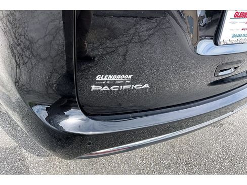 Used 2024 Chrysler Pacifica Touring-L FWD image 38