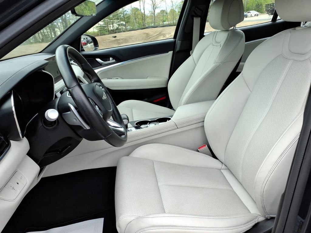 Used 2025 Genesis G70 2.5T AWD/4WD image 13