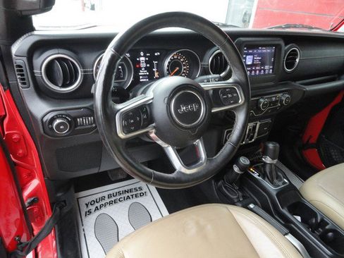 Used 2018 Jeep Wrangler Unlimited Sahara image 8