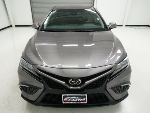 Used 2023 Toyota Camry SE w/ Convenience Package FWD image 2