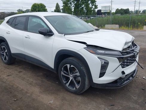 Used 2025 Chevrolet Trax RS w/ Driver Confidence Package image 33