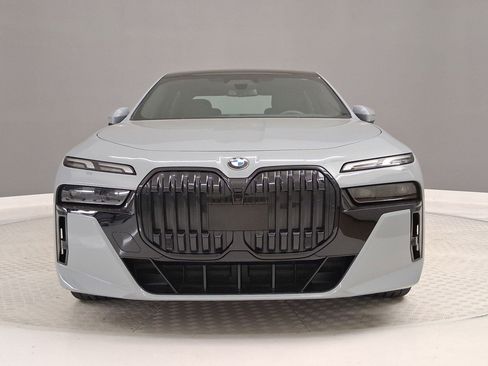 Used 2023 BMW 760i xDrive image 4